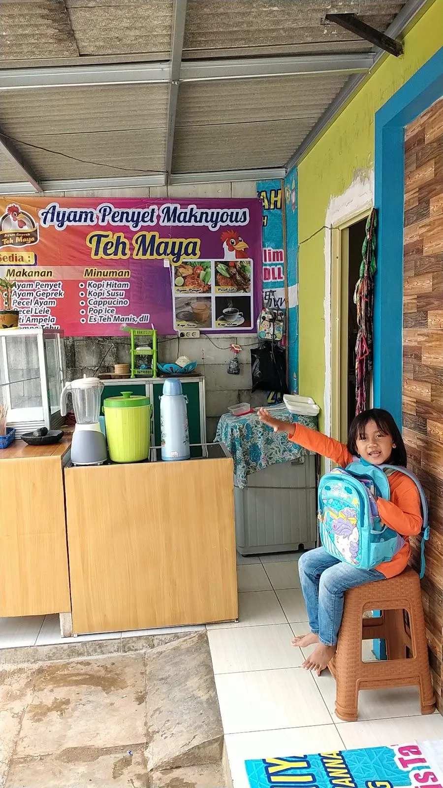 AYAM PENYET MAKNYUS TEH MAYA