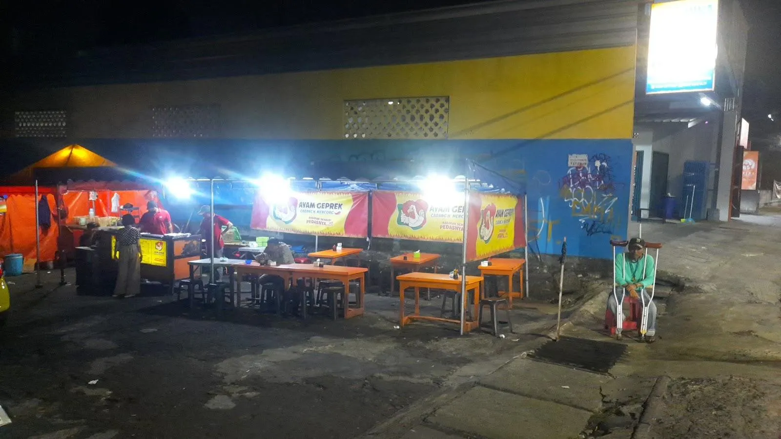 AYAM GEPREK JL H.MENCONG