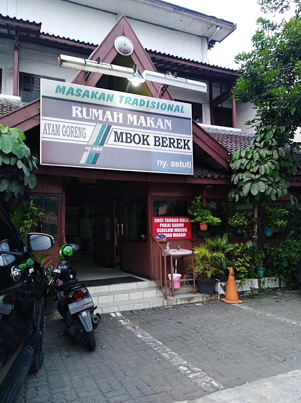 Ayam Goreng Mbok Berek Ny. Astuti - Kreo