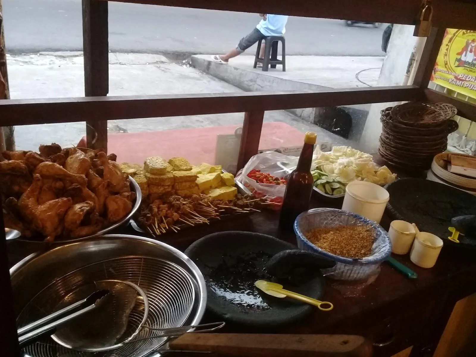 Ayam Gepuk Pak Gembus Cabang Makaliwe
