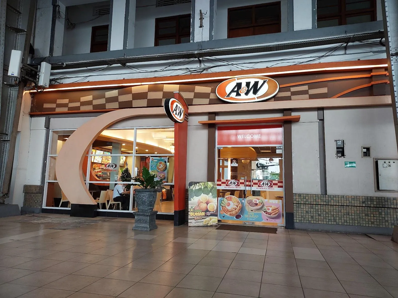 A&W Restoran - Stasiun Jakarta Kota