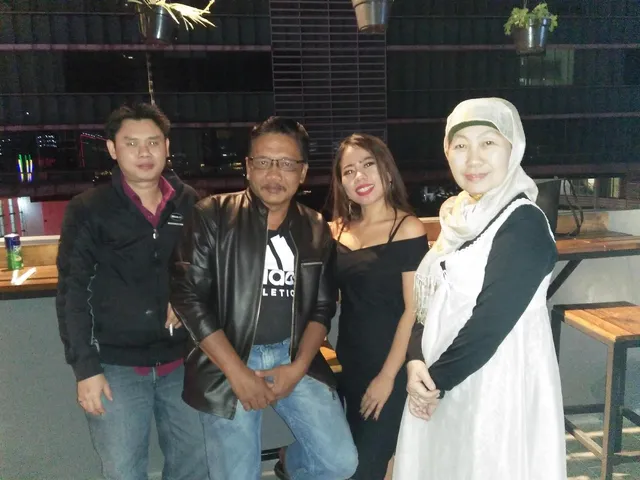 Meet Up Bar & Restaurant
