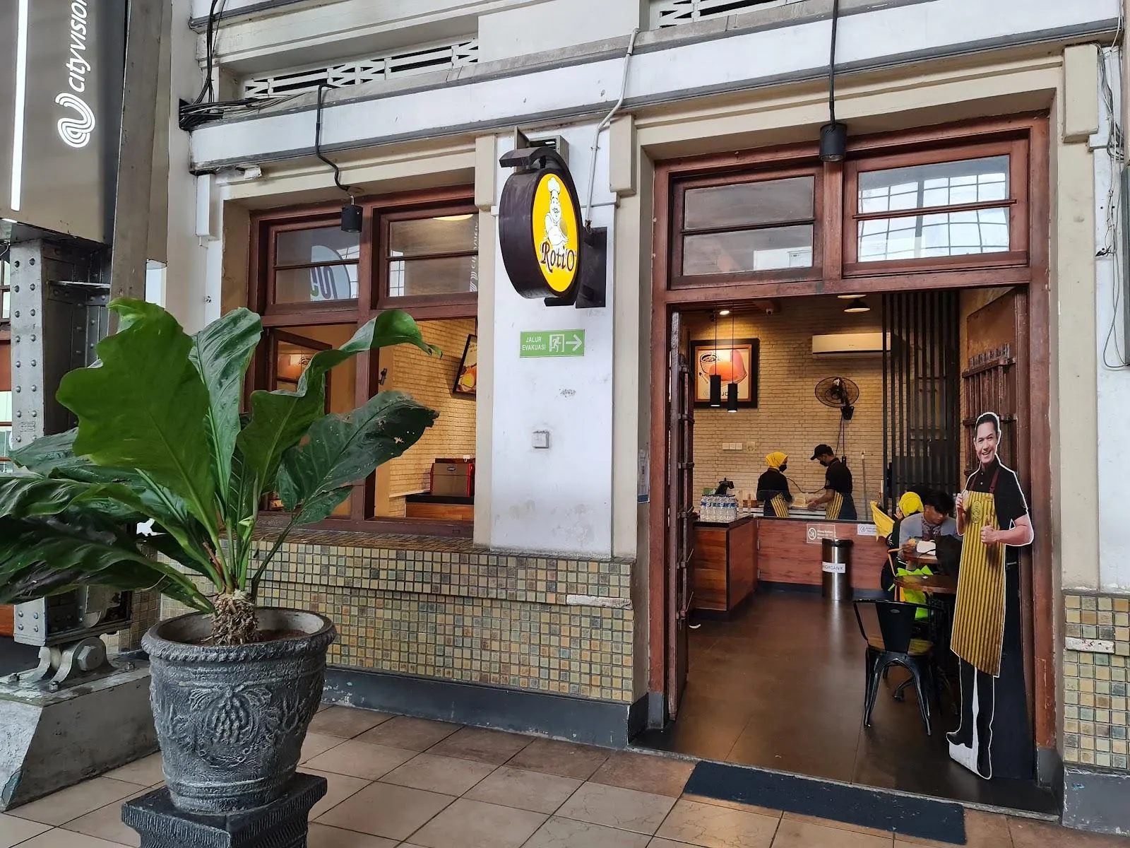 Roti'O Stasiun J