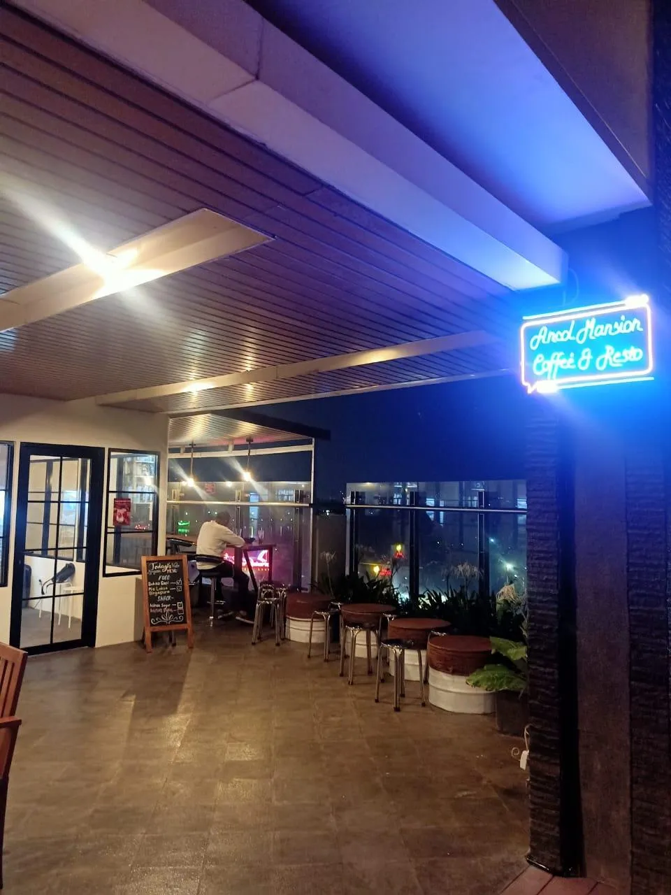 Re public coffe & resto
