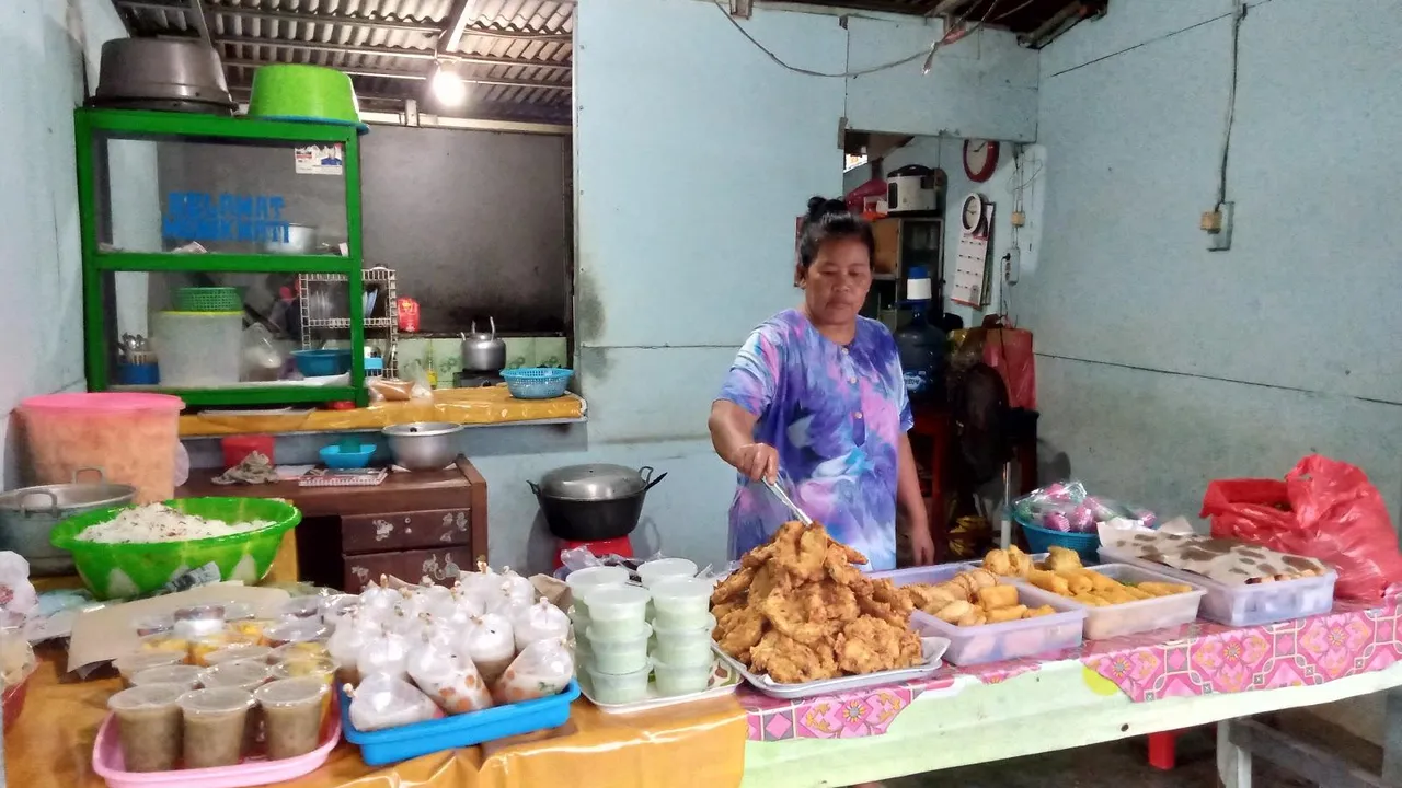 Warung Nasi Uduk Mpo Sadiyah Mandor Salim