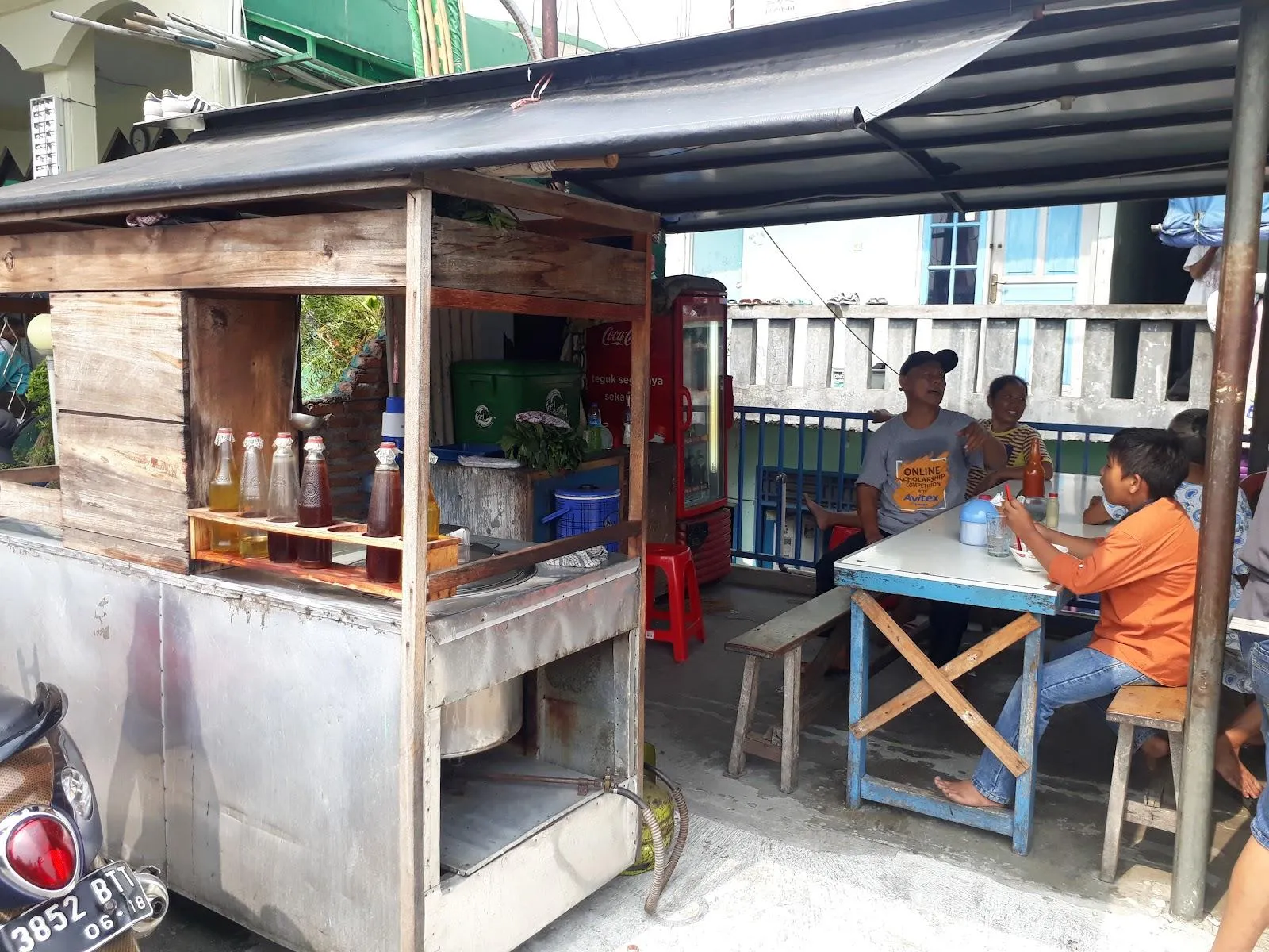 Warung Bakmie Ayam Pak Dhe TO
