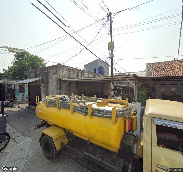 Dekat lapangan bermain jl. Nuri