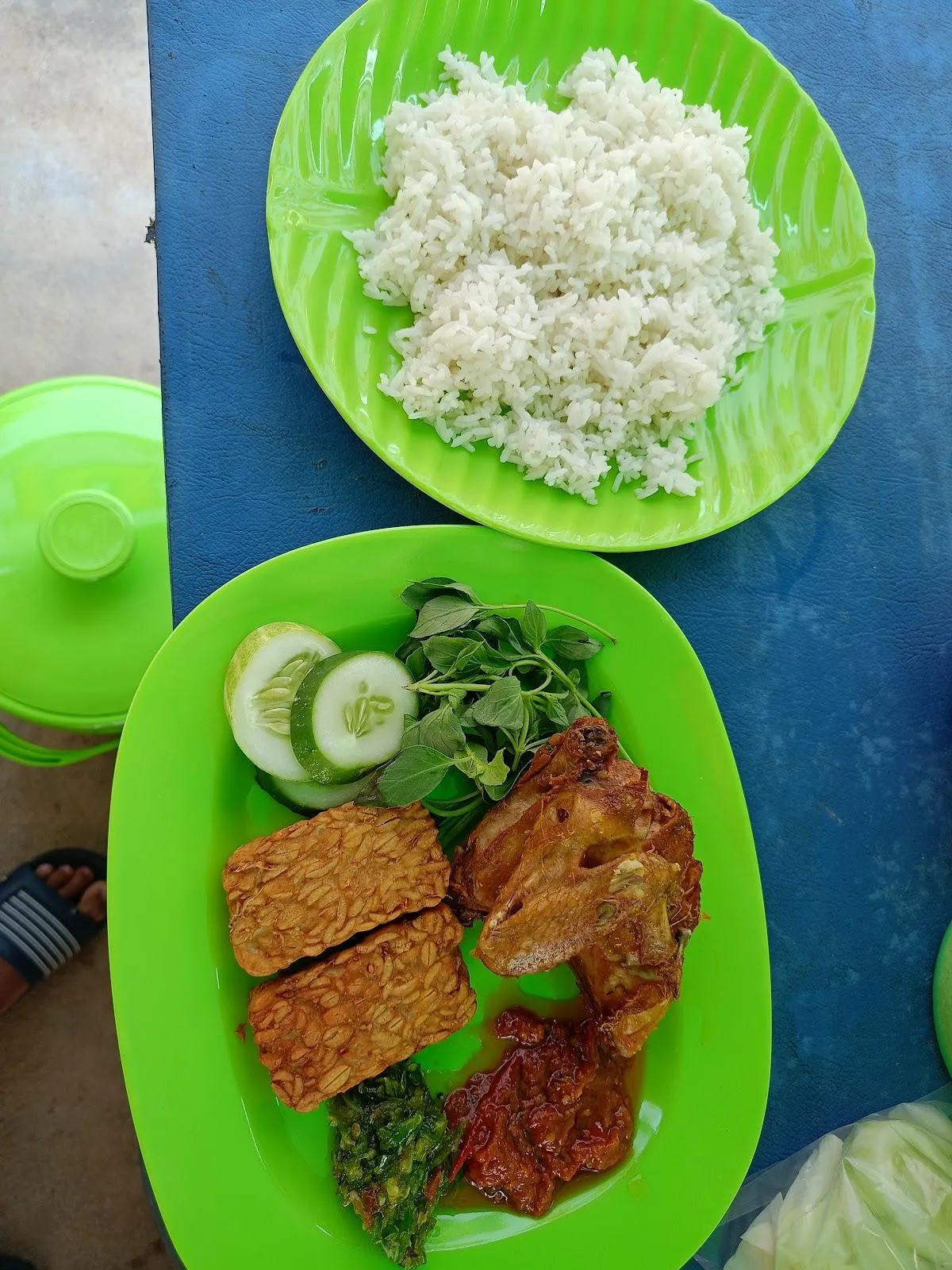 Ayam Penyet Mas Yadi Cilenggang