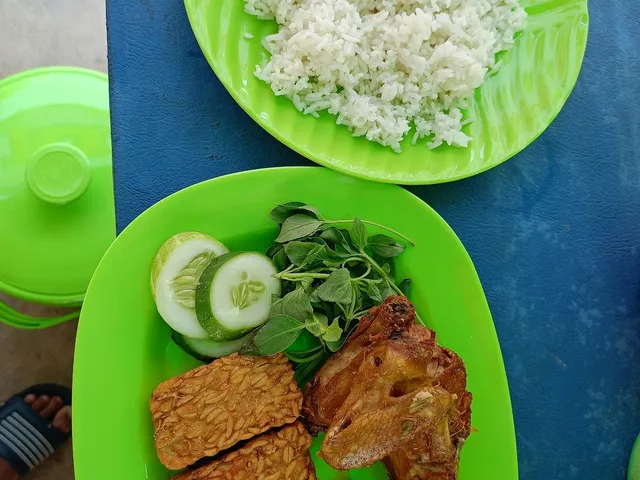 Ayam Penyet Mas Yadi Cilenggang