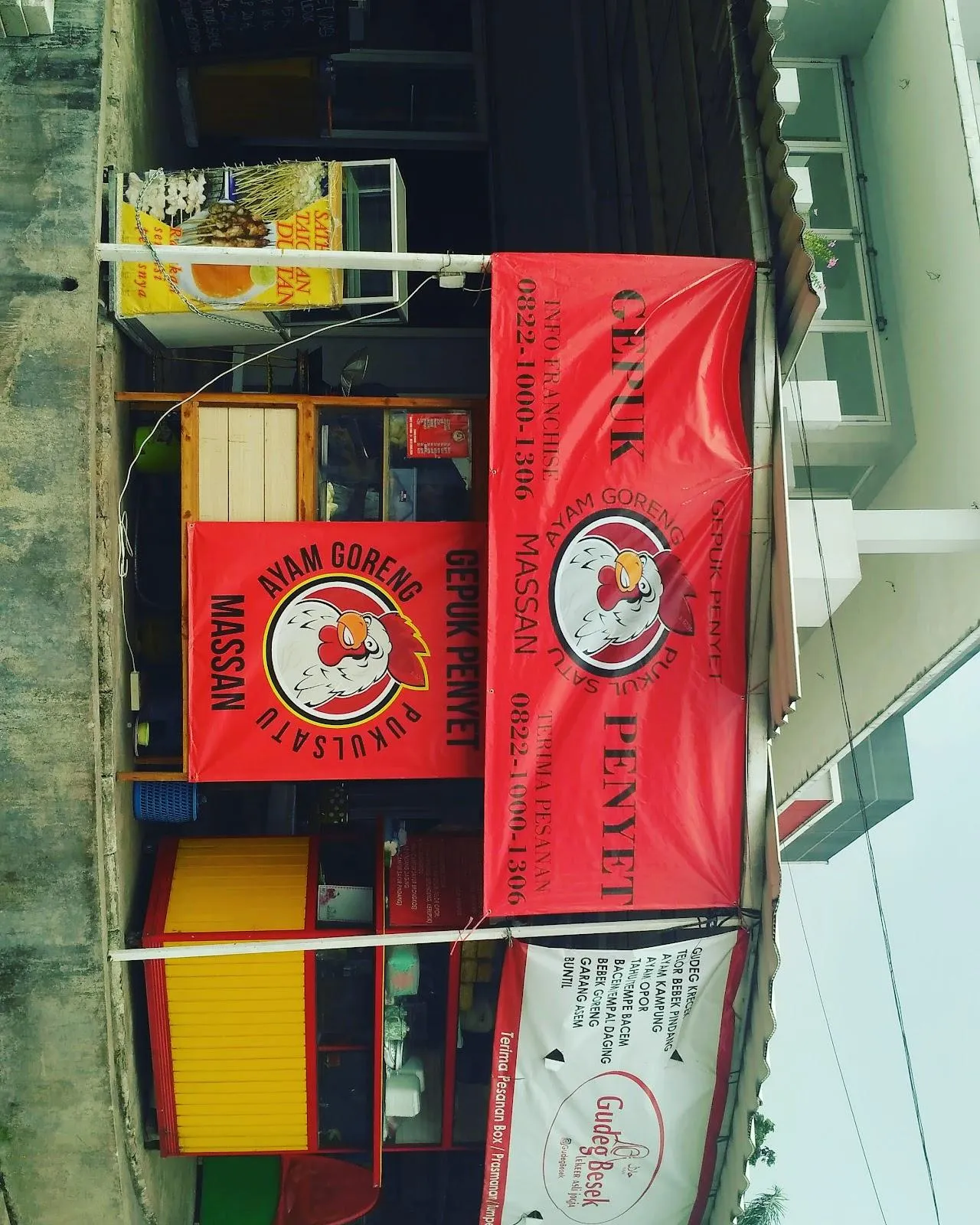 Ayam Goreng Pukul Satu