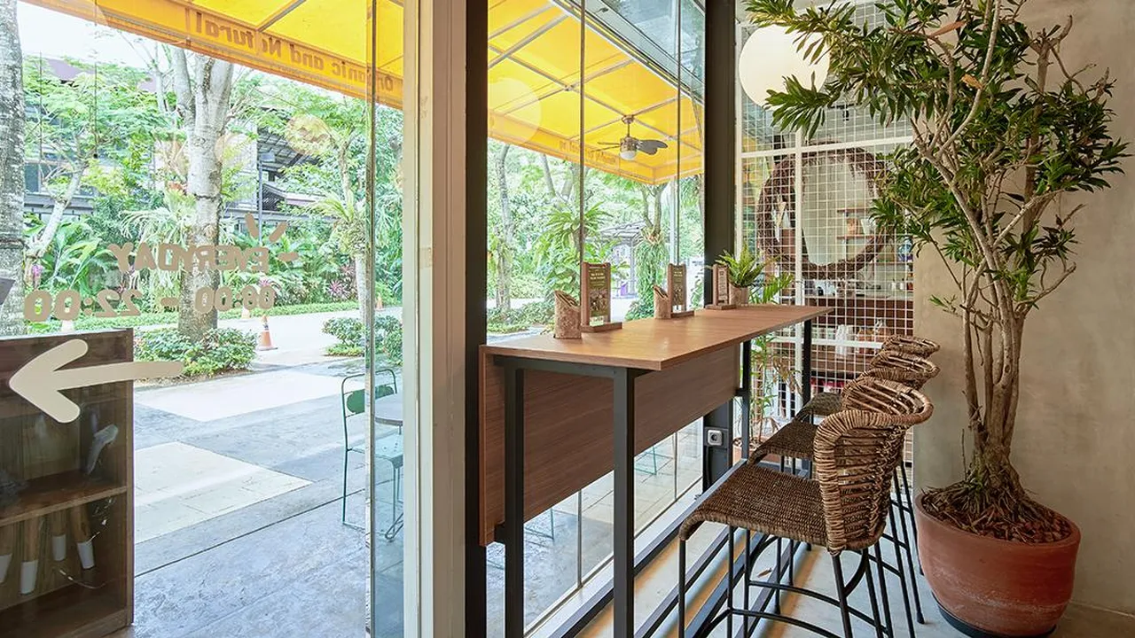 Burgreens The Breeze - Healthy Plant-Based Eatery