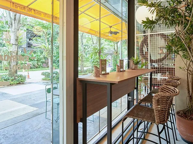 Burgreens The Breeze - Healthy Plant-Based Eatery