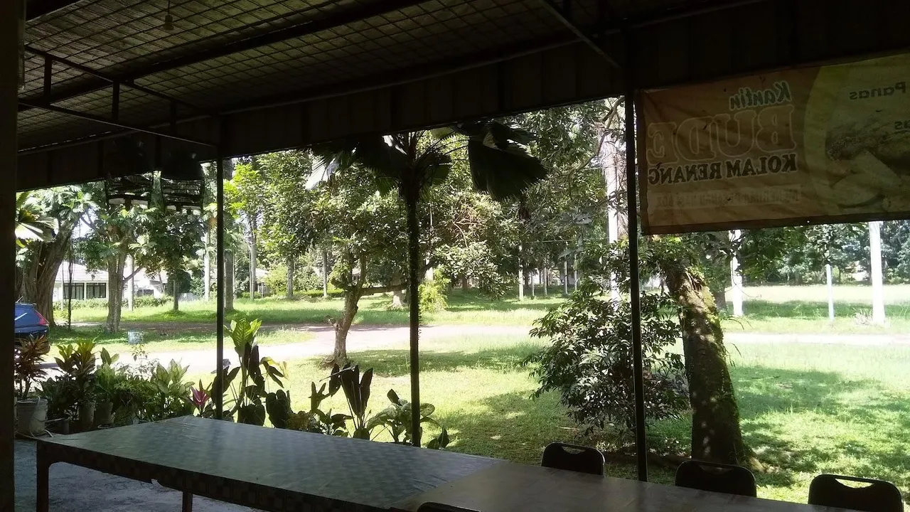 Kantin Bude Kolam