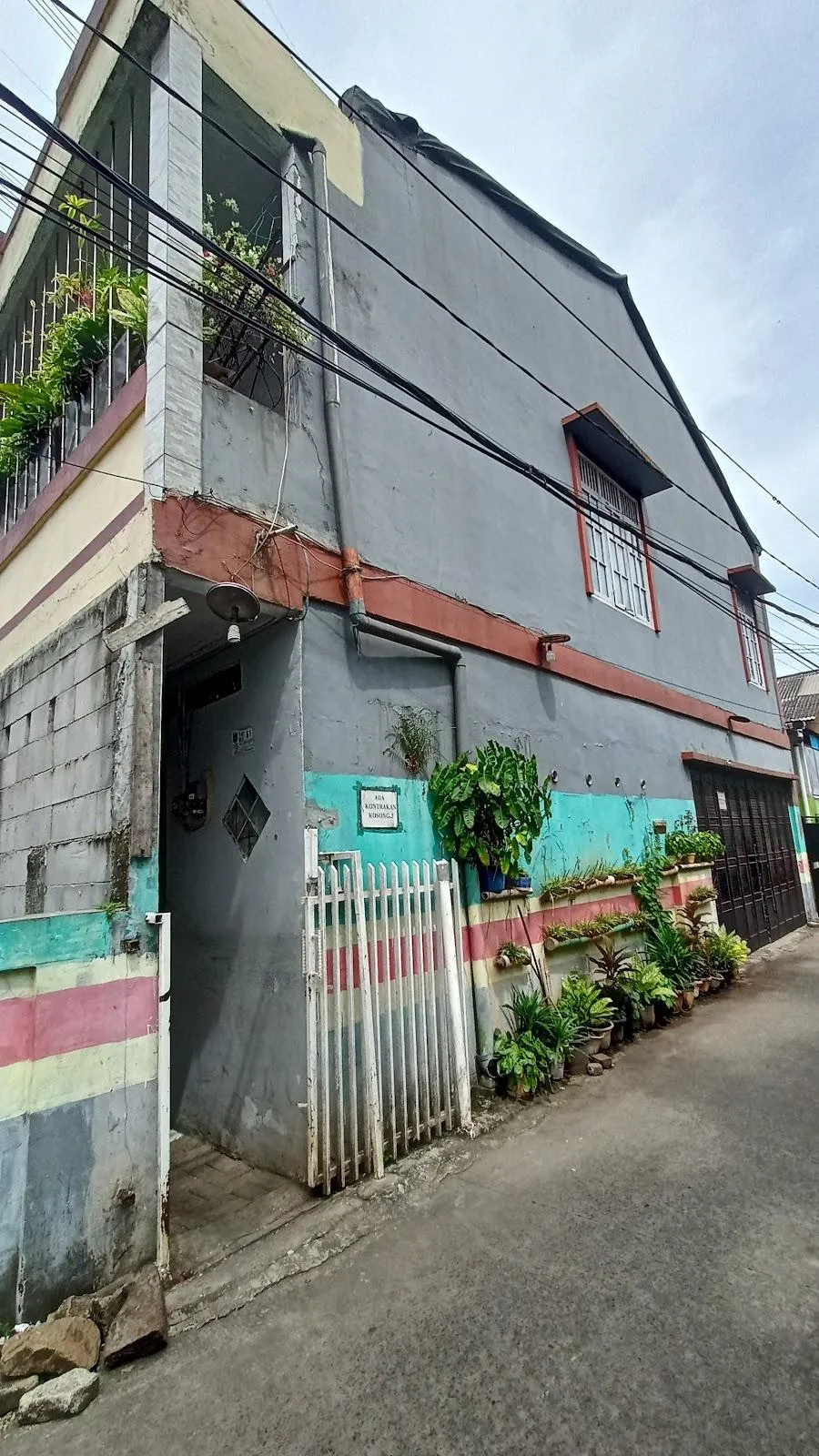 Kontrakan Bu Hj. Yoyo