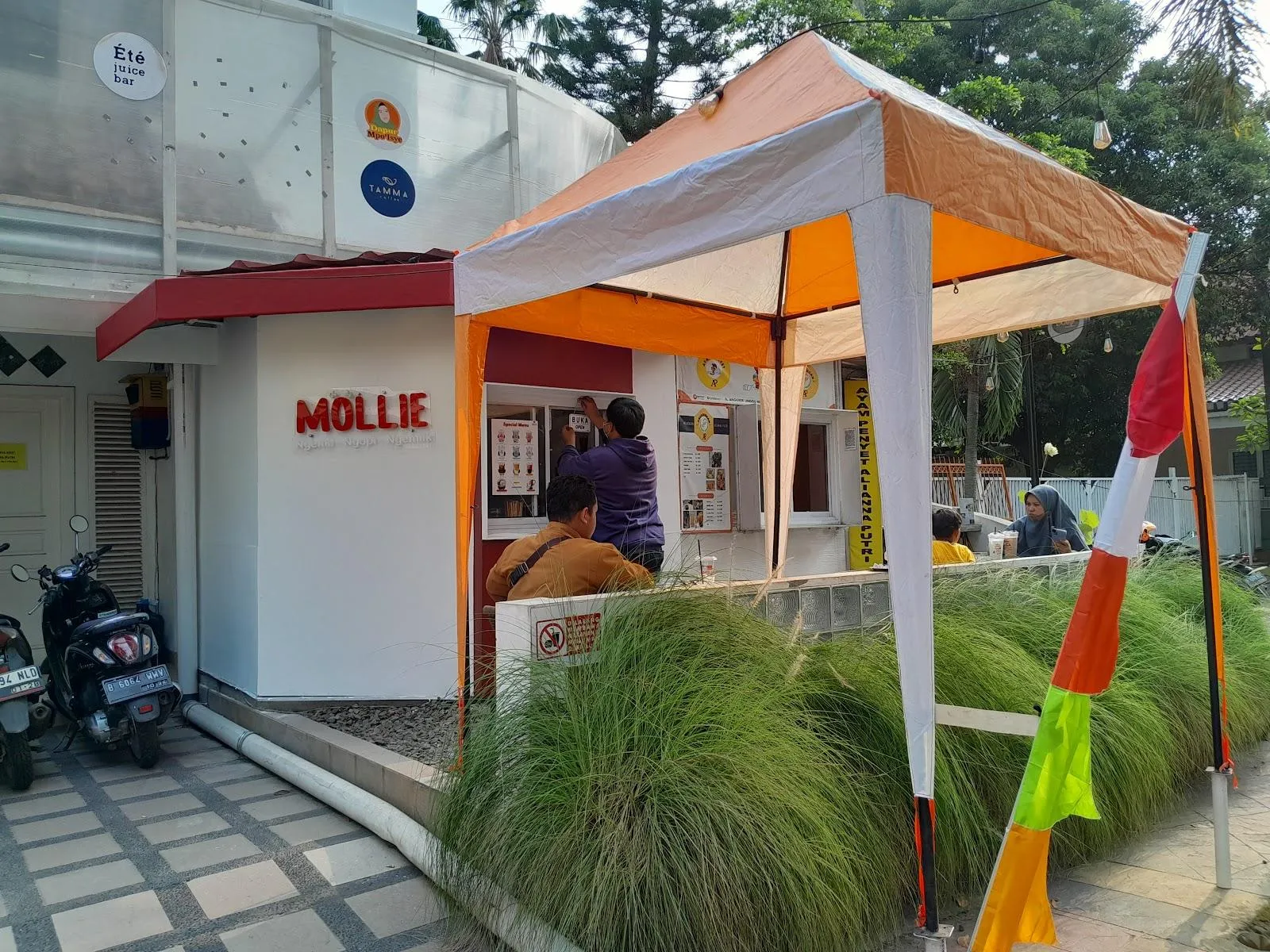 Mollie Outlet Anggrek Loka