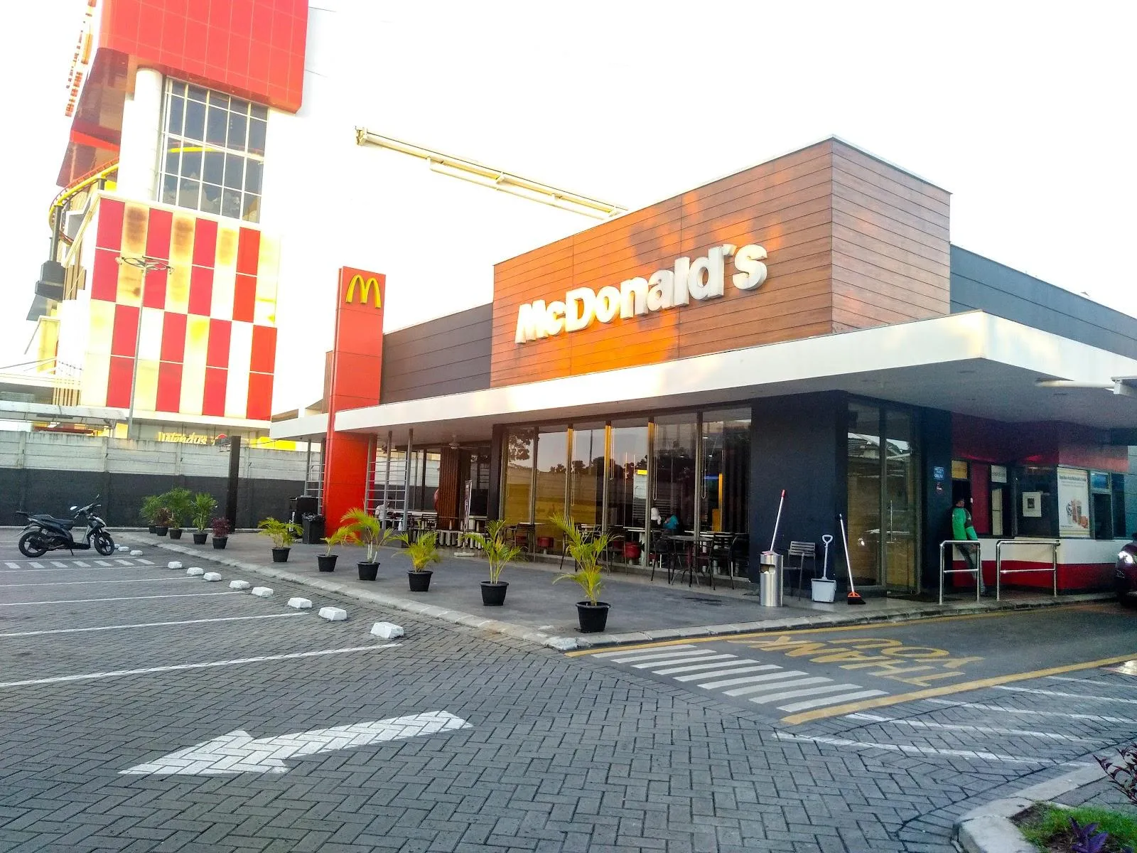 McDonald's - Graha Raya