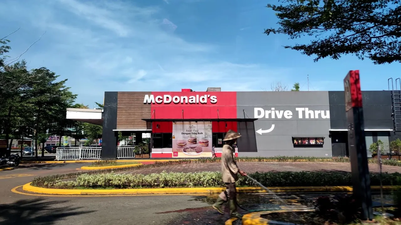 McDonald's Summarecon Digital Center