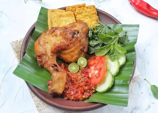 Nasi tempong & ayam penyet CAK PAR,ciputat