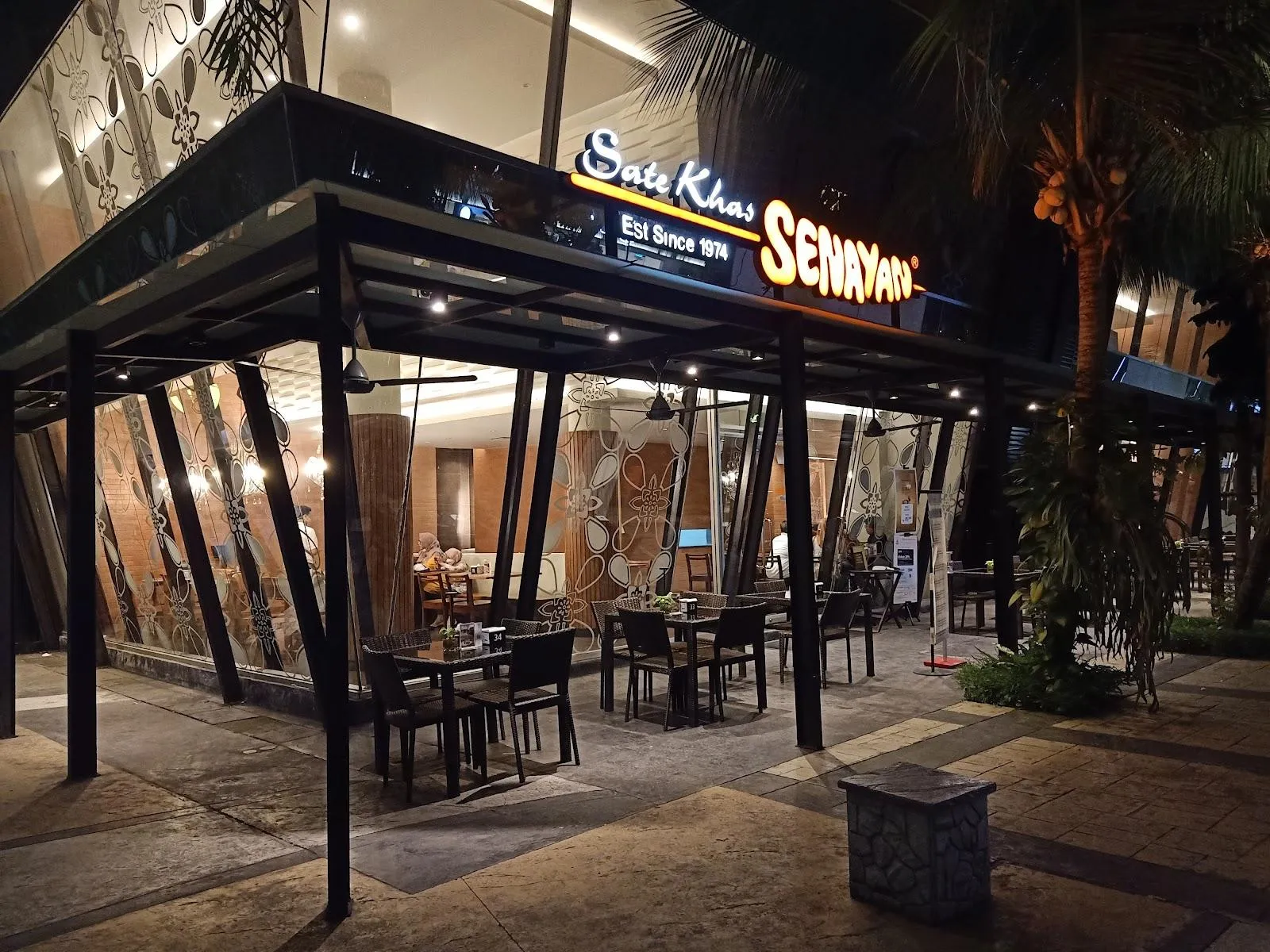 Sate Khas Senayan, The Breeze