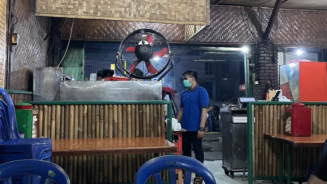 Warung Tongseng Solo Pak Naryo - ,Saung Djati