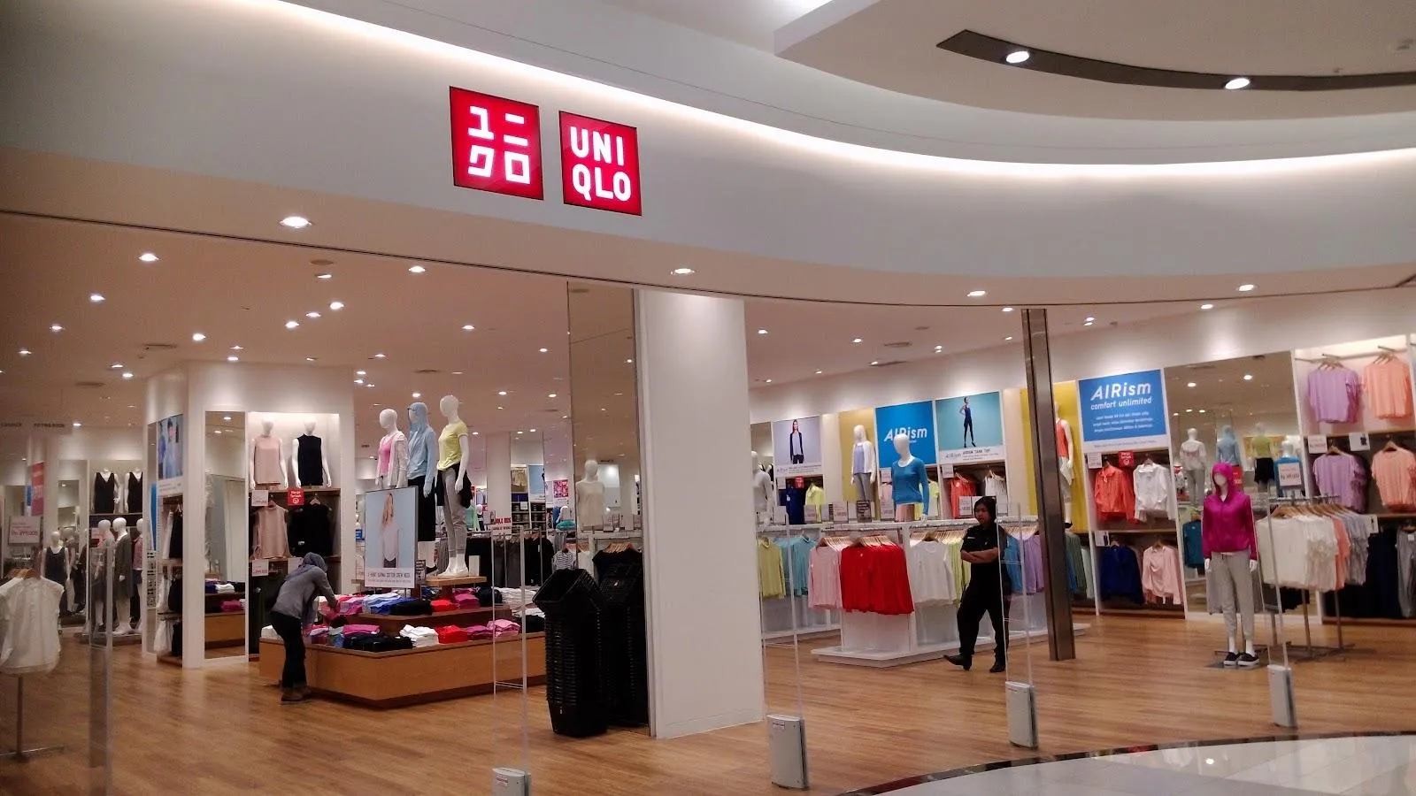UNIQLO AEON MALL BSD CITY