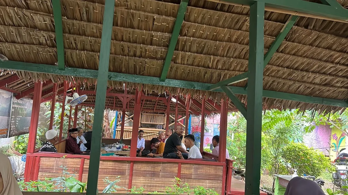 Rumah Makan Betawi Tangsel - Rumah Makan Lesehan Tangsel - Rumah Makan Pamulang ( Saung Santun Yanabe)