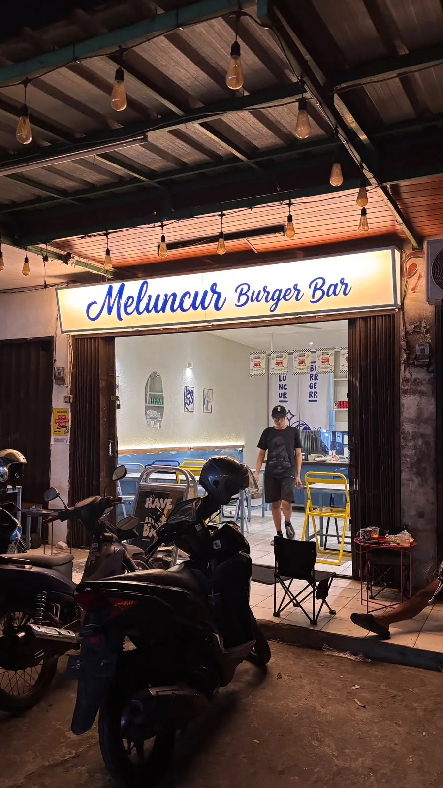 Meluncur Bar Burger