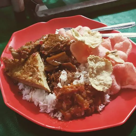 Nasi uduk ibu Yati cantik