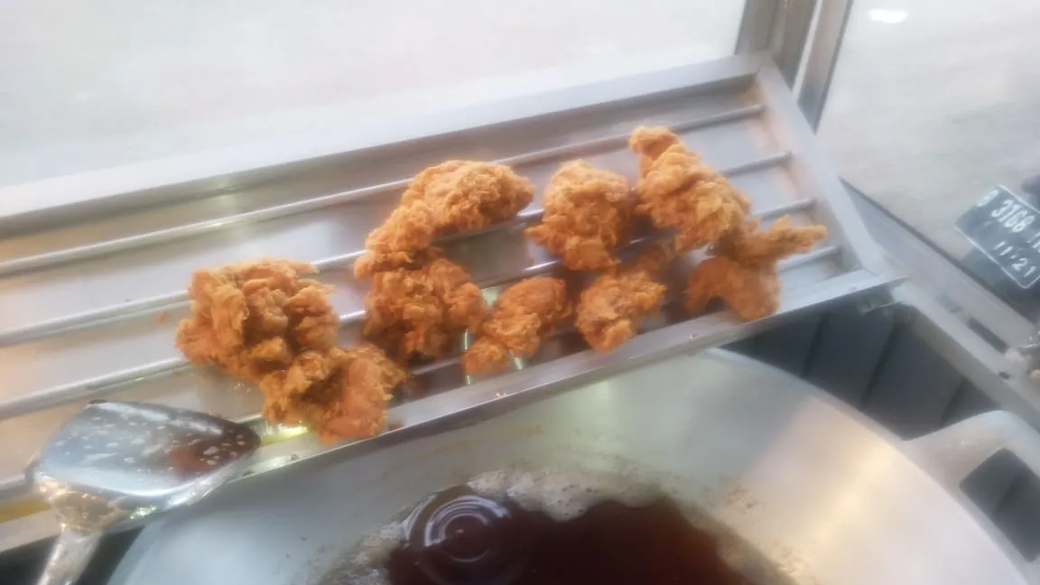 I Am Crispy. Enaknya Ayam goreng, suradita korpri