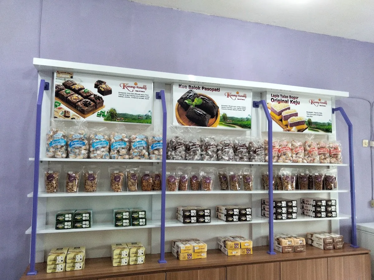 Toko kue MaYas kunang kunang