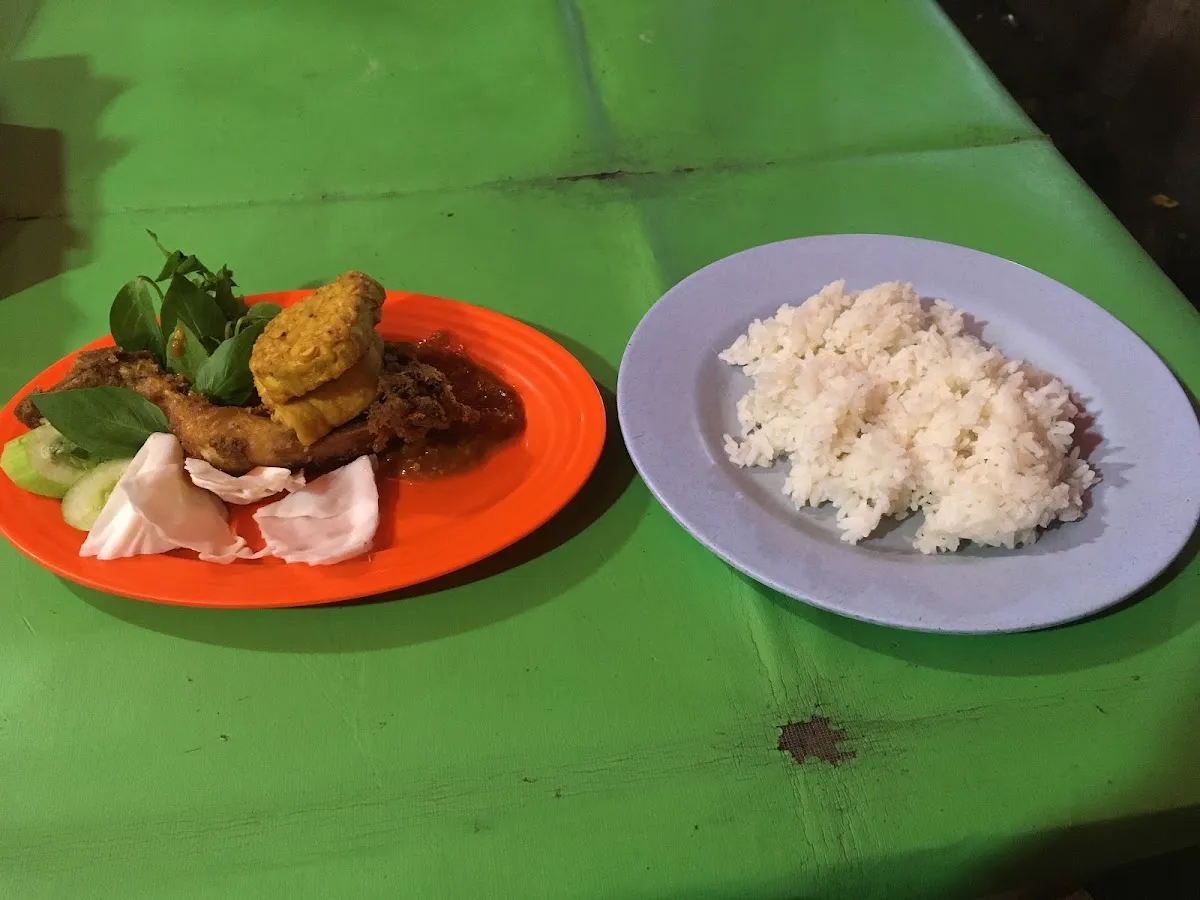 Sea Food dan Nasi Uduk Berokah Jaya