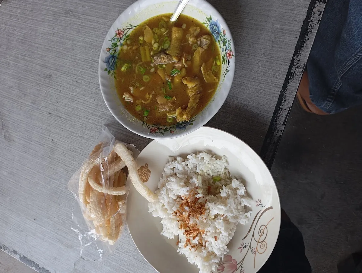 Soto ayam ceker khas Surabaya