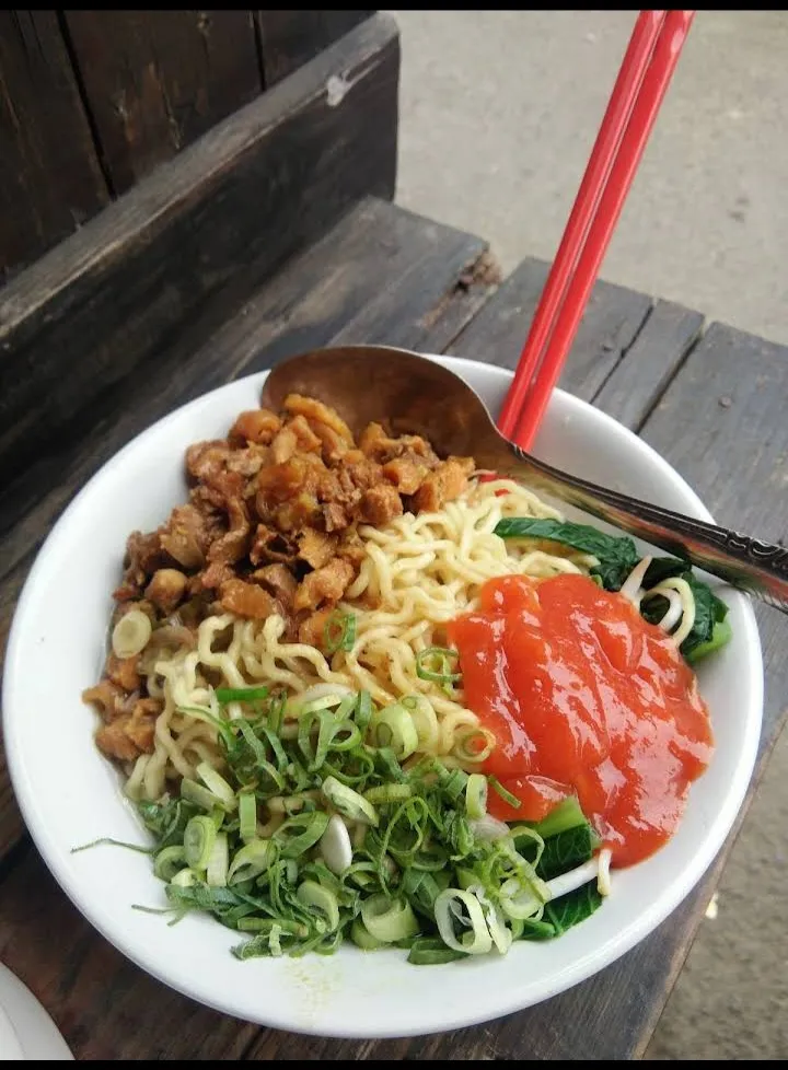 MIE AYAM KUNINGAN ASLI