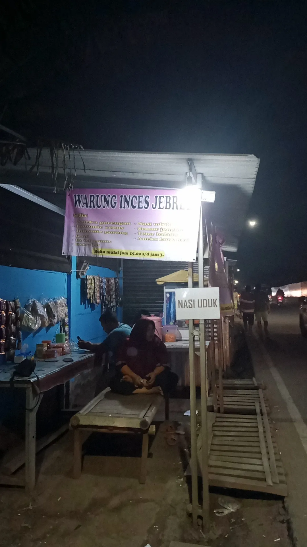 Warung nasi uduk inces jebret