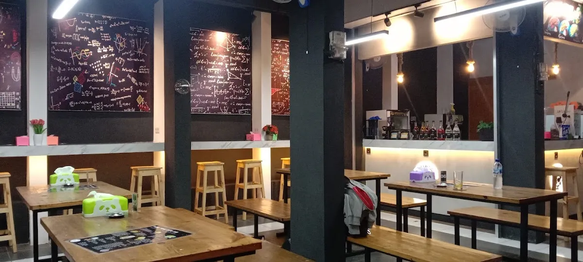 Yens Cafe 165 (Angkringan and Coffee)