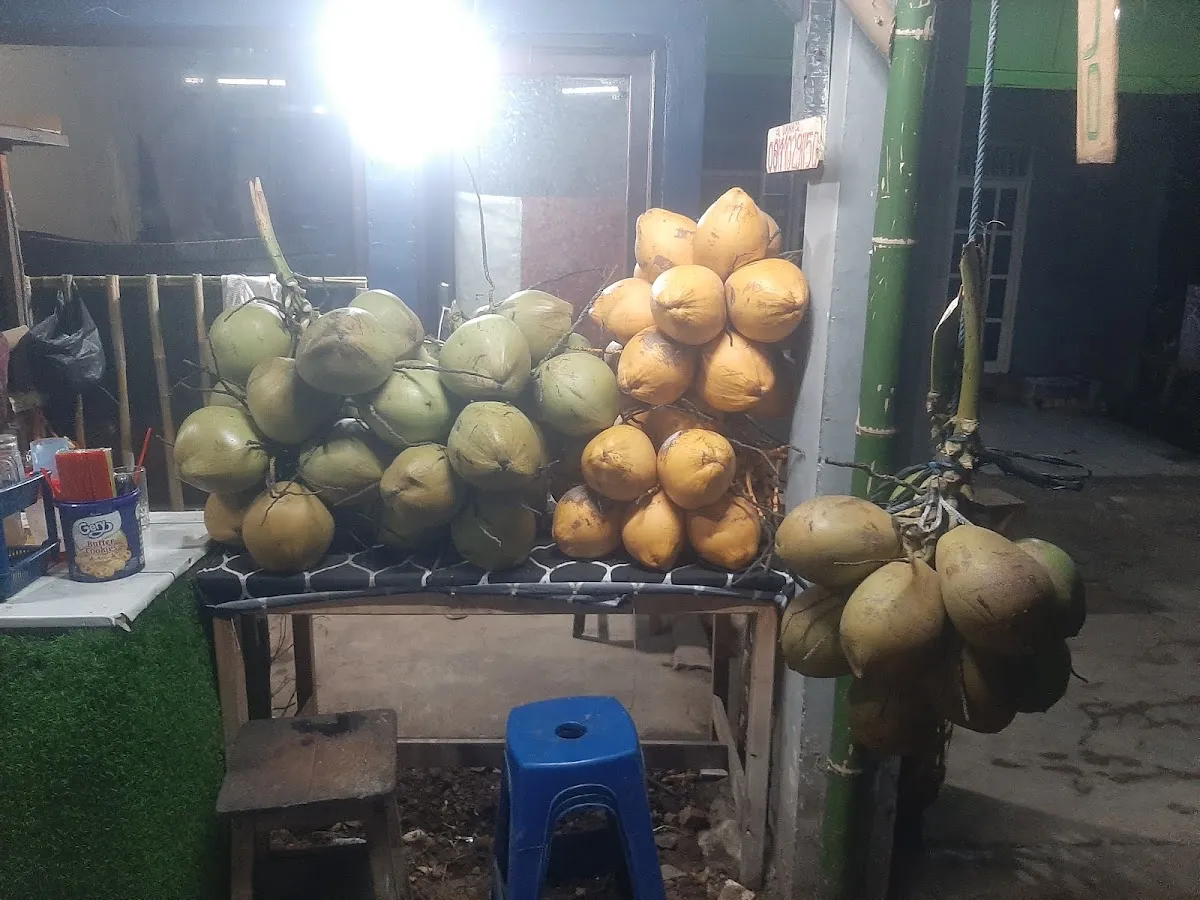 Stand iwan es kelapa muda pantura