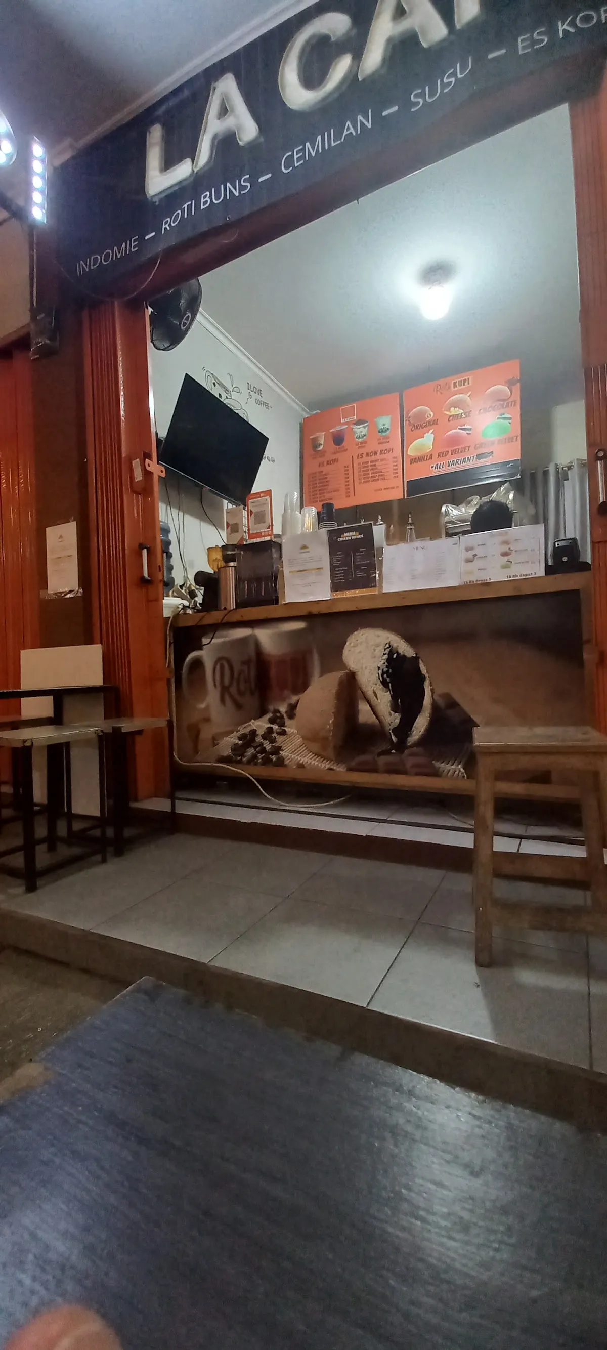 Roti Kupi dan LA Coffee