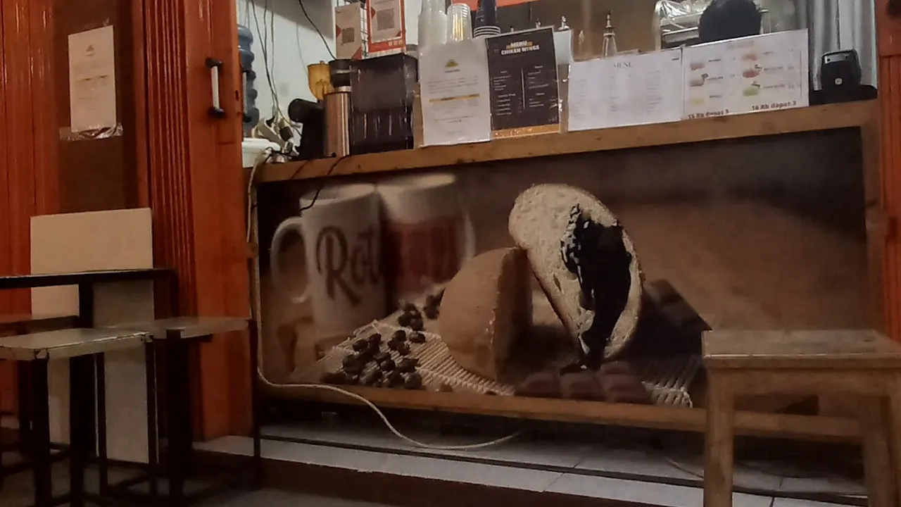 Roti Kupi dan LA Coffee