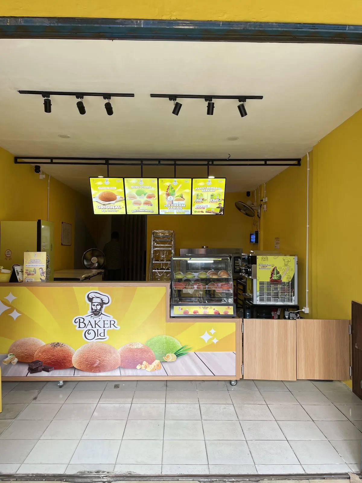 Baker Old Muncul Serpong