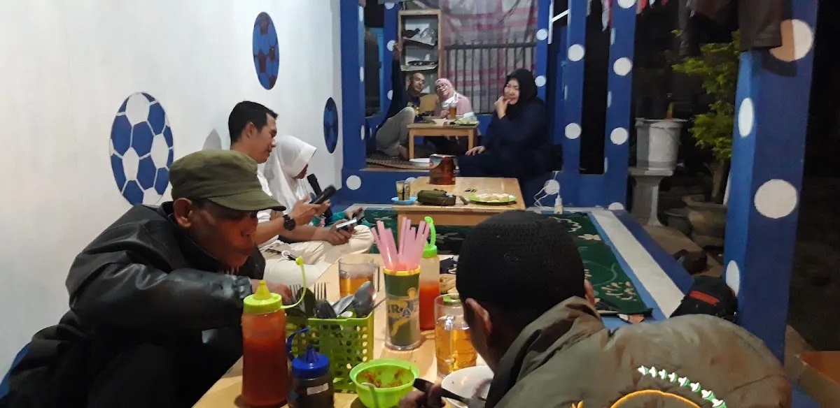 Warung Gaul KAMPUSSE " Bang LEO "